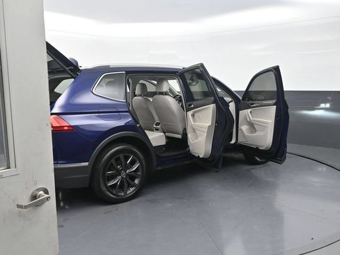 Used 2022 Volkswagen Tiguan SE AWD/4WD image 37