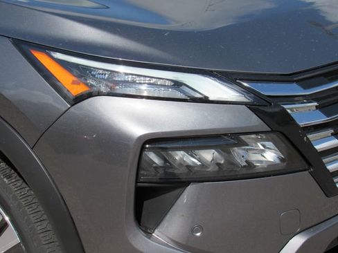 Certified 2024 Nissan Rogue SL FWD image 10