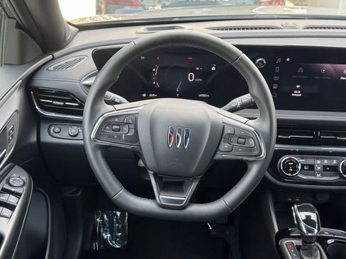 Used 2025 Buick Envista Sport Touring image 27