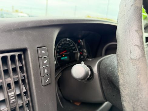 Used 2014 Chevrolet Express 2500 image 21