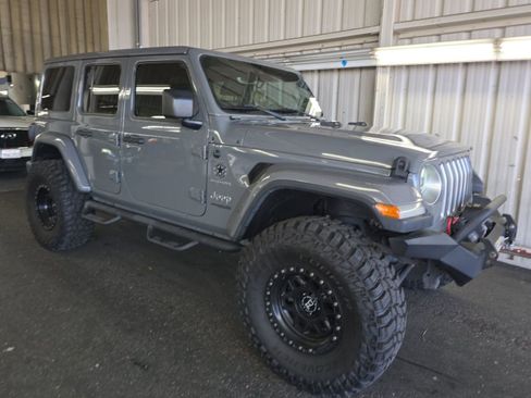 Used 2019 Jeep Wrangler Unlimited Sahara image 3