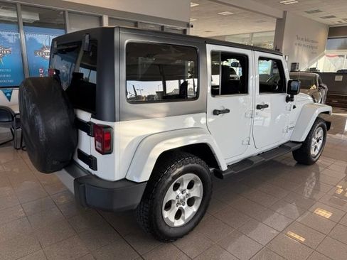 Used 2014 Jeep Wrangler Unlimited Sahara w/ Connectivity Group AWD/4WD image 3