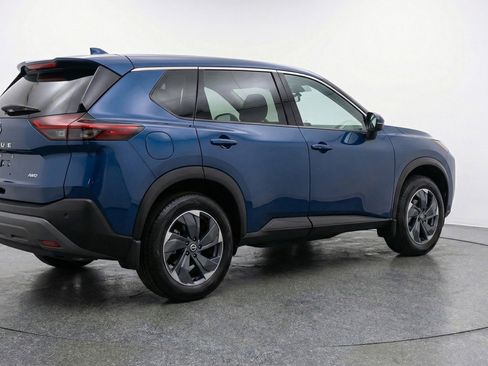 Used 2025 Nissan Rogue SV AWD/4WD image 9