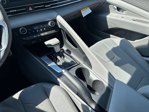 Used 2025 Hyundai Elantra Sport FWD image 19