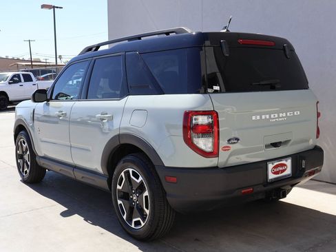 Used 2022 Ford Bronco Sport Outer Banks w/ Tech Package AWD/4WD image 3