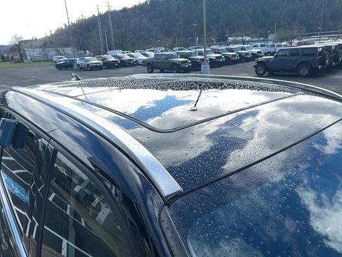 Used 2022 Toyota Highlander Limited image 22