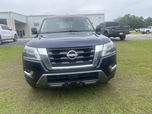 Used 2022 Nissan Armada SL w/ Captain's Chairs Package AWD/4WD image 2