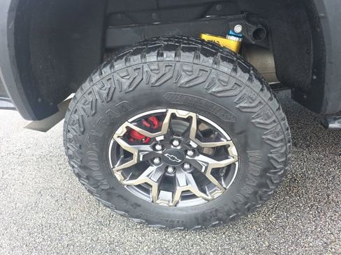 Used 2023 Chevrolet Colorado ZR2 w/ ZR2 Convenience Package III AWD/4WD image 10