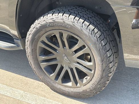 Used 2020 Cadillac Escalade 2WD image 5