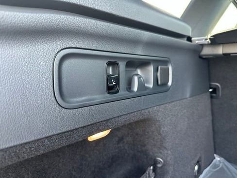 Used 2026 Mercedes-Benz GLC 300 4MATIC image 37