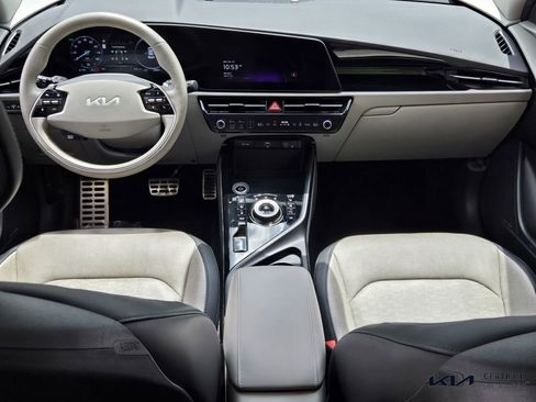Certified 2023 Kia Niro Wave FWD image 12