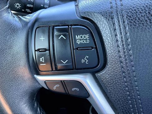 Used 2017 Toyota Highlander Plus image 20