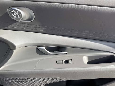 Used 2021 Hyundai Elantra SEL image 15