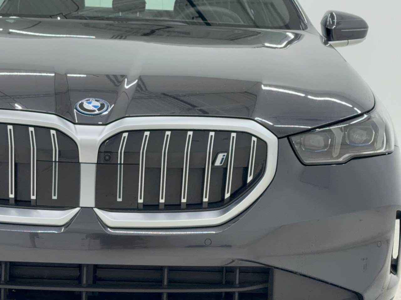 Certified 2025 BMW i5 eDrive40i w/ Premium Package RWD image 12