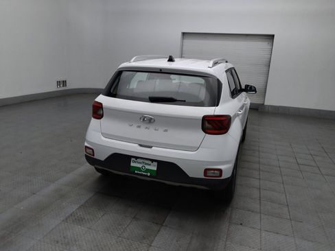Used 2021 Hyundai Venue SEL FWD image 7