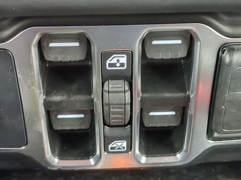 Certified 2025 Jeep Wrangler Unlimited Sahara w/ Safety Group AWD/4WD image 23