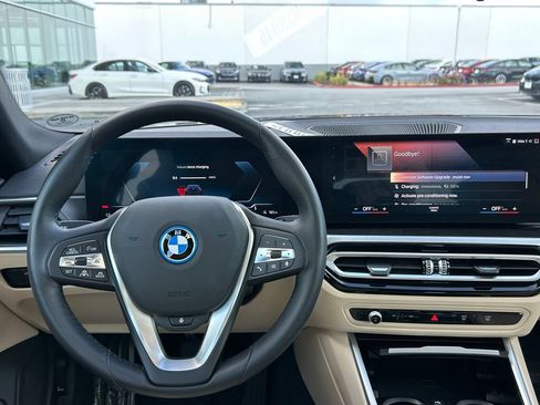 Used 2023 BMW i4 eDrive35 RWD image 17