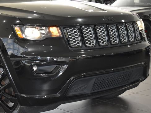 Used 2021 Jeep Grand Cherokee Laredo X AWD/4WD image 2