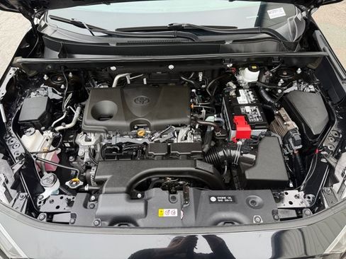 Used 2020 Toyota RAV4 XLE Premium image 19