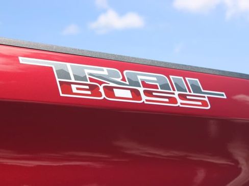 Used 2024 Chevrolet Silverado 1500 LT Trail Boss w/ Convenience Package II AWD/4WD image 19