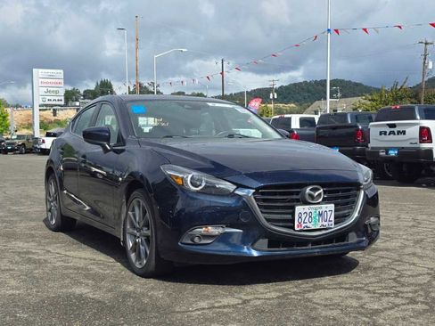 Used 2018 MAZDA MAZDA3 Grand Touring FWD image 11