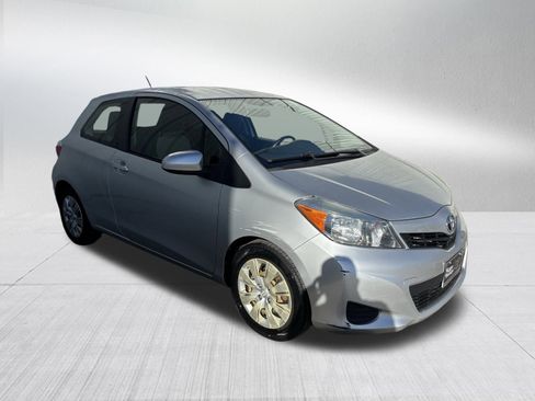 Used 2014 Toyota Yaris L image 3