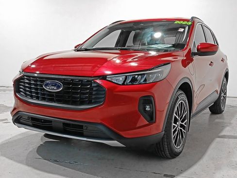 Used 2023 Ford Escape SE image 3