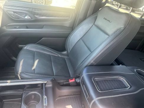 Used 2022 GMC Yukon XL Denali AWD/4WD image 9