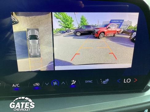 Used 2024 Chevrolet Traverse LT FWD image 19