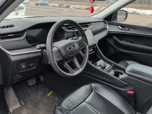 Used 2023 Jeep Grand Cherokee L Limited w/ Luxury Tech Group II image 9