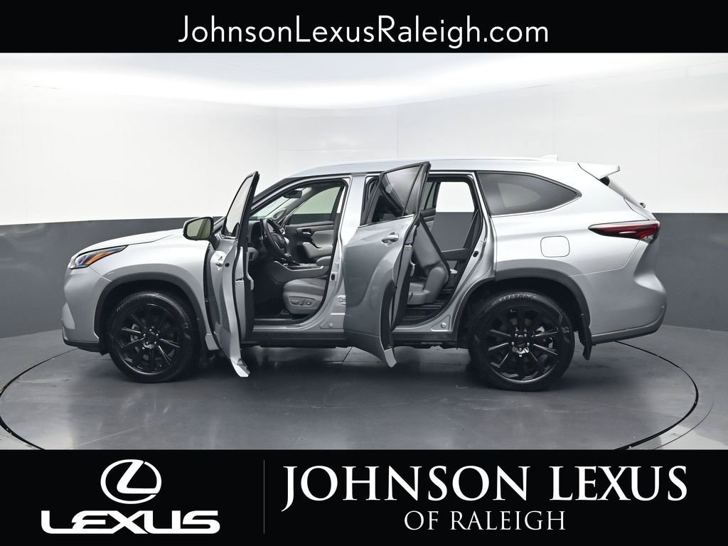 Used 2024 Toyota Highlander Limited AWD/4WD image 35