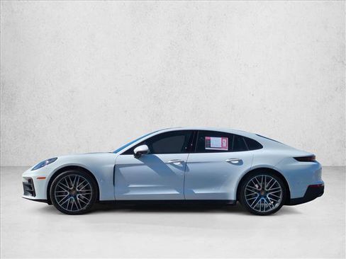 Used 2024 Porsche Panamera image 9