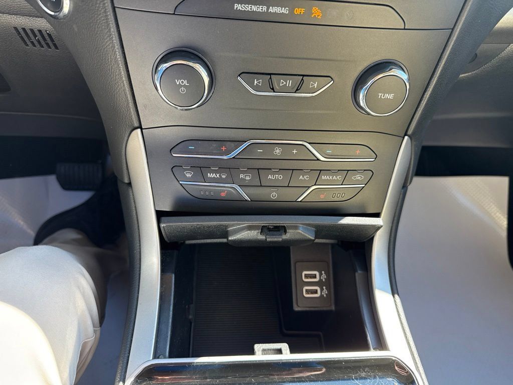 Used 2019 Ford Edge SEL w/ Equipment Group 201A AWD/4WD image 17