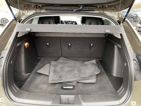 Used 2024 Chevrolet Trax LT w/ Sunroof Package image 6