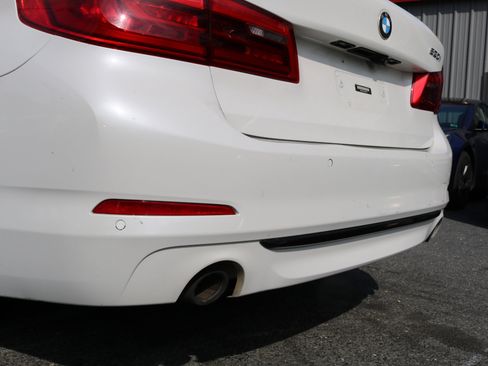 Used 2020 BMW 530i xDrive w/ Convenience Package image 12