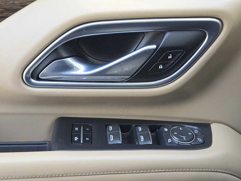 Used 2021 Chevrolet Suburban Premier image 22