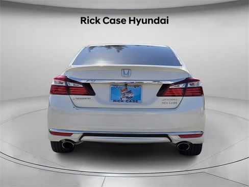 Used 2017 Honda Accord Sport image 5