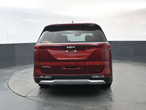 Certified 2024 Kia Carnival LX image 4
