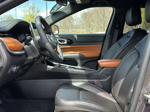 Used 2024 Jeep Compass Limited image 13