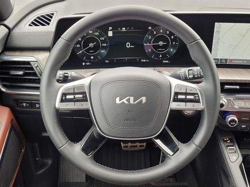 Used 2024 Kia Telluride SX w/ Towing Package FWD image 10