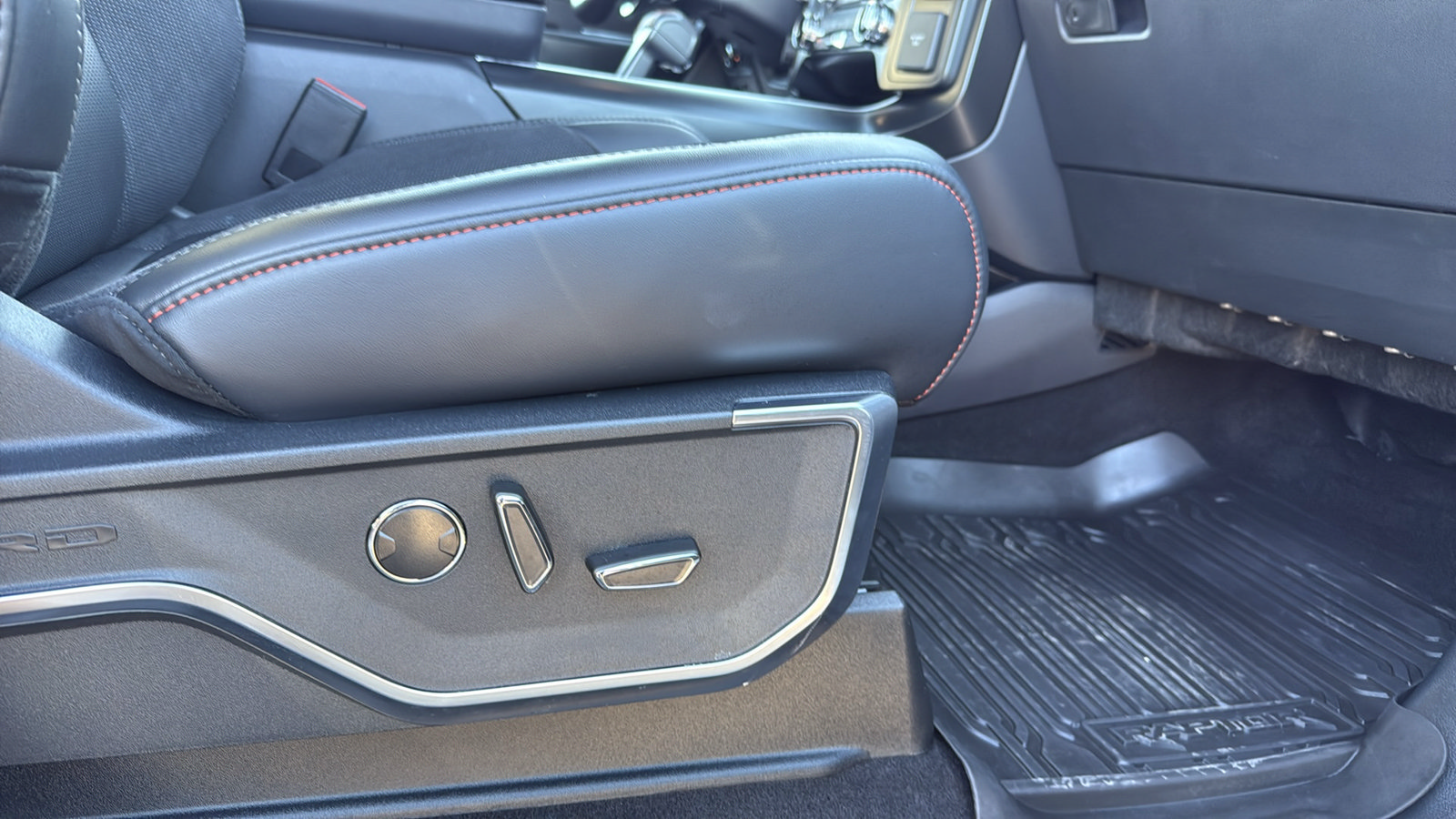 Used 2025 Ford F150 Raptor AWD/4WD image 36
