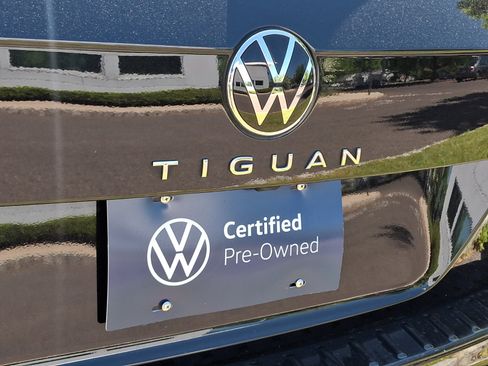 Certified 2023 Volkswagen Tiguan SE R-Line AWD/4WD image 30