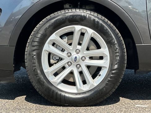 Used 2016 Ford Explorer XLT w/ Equipment Group 202A FWD image 27