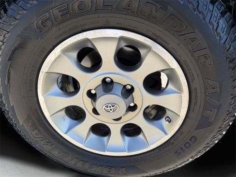 Used 2012 Toyota FJ Cruiser 4WD image 31