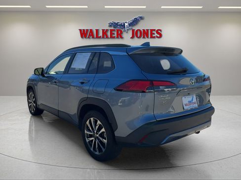 Used 2024 Toyota Corolla Cross XLE image 5