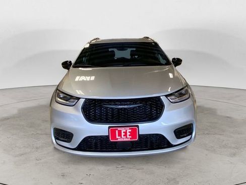 New 2026 Chrysler Pacifica Select w/ S Appearance Package image 9