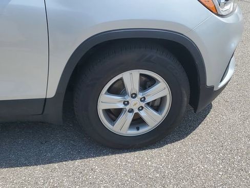 Used 2019 Chevrolet Trax LT w/ LT Convenience Package FWD image 6
