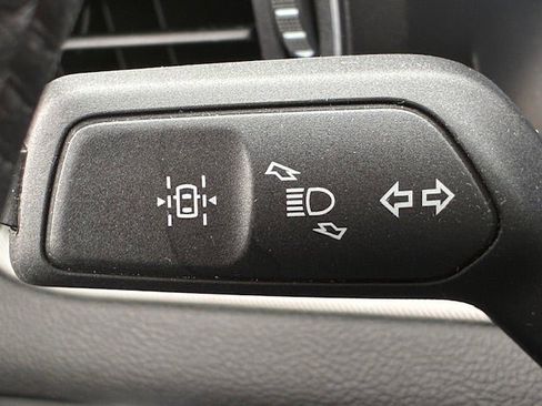 Used 2023 Ford Explorer XLT w/ Equipment Group 202A AWD/4WD image 30