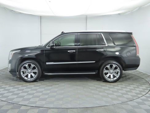 Used 2020 Cadillac Escalade Luxury w/ LPO, Radiant Package image 8