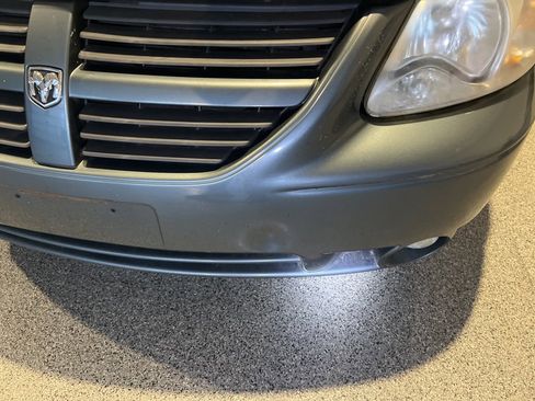 Used 2005 Dodge Grand Caravan SXT w/ Leather Interior Group image 15